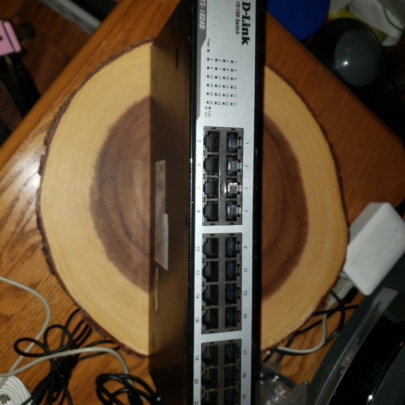 D-Link 10/100 SWITCH DES-1024D rack switch - Picture 4 of 9